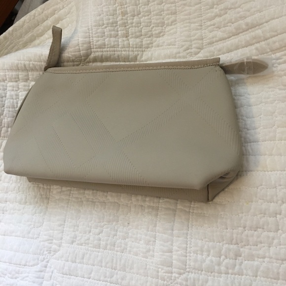 NWOT Burberry Cosmetic Case / Pouch 100% AUTHENTIC - Picture 5 of 11
